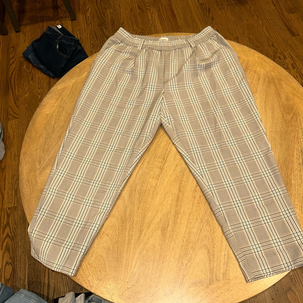 On 34th Plaid womens work Pants in Tan and brown size large